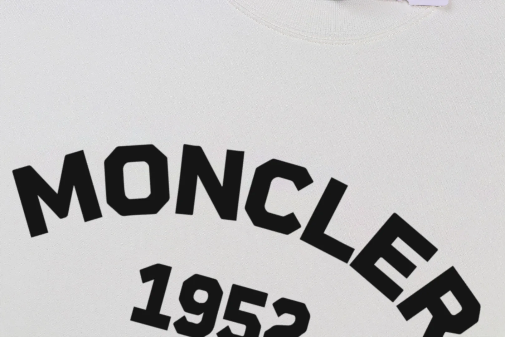 📦 📦 【 In Stock】 〖 𝐌𝐎𝐍𝐂𝐋𝐄𝐑~ 〗 440g 2025 T ， ， Premium Breathable Same Style ：Black White Size：S M L XL 2XL